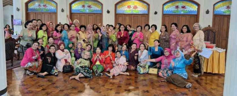 Peringati Hari Ibu ke-96, Alumni SMA Regina Pacis Ursulin Surakarta Uri-uri Budaya Jawa